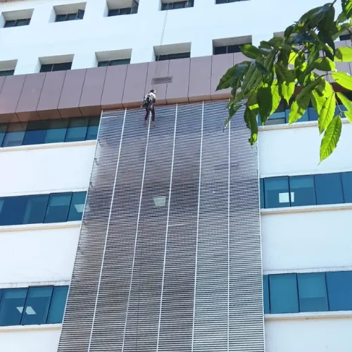 Spider glass cleaning service